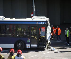 Kierowca autobusu MPK zginął po zderzeniu z innym autobusem