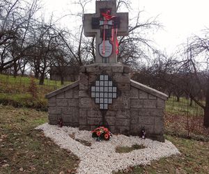 To jedna z najstarszych wsi w Małopolsce. Jest nazywana polskim Lourdes