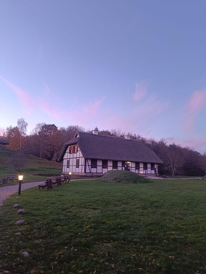 Tajemnicze miejsce na mapie Pomorza. Czym jest Osada Łowców Fok?