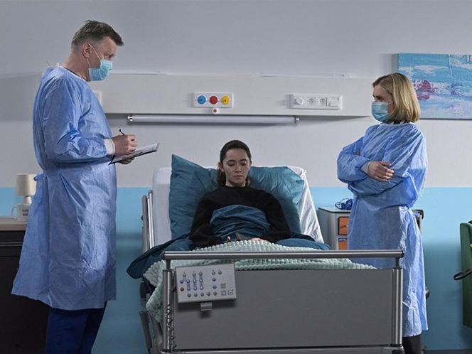 Pierwsza miłość, odcinek 4039: Angelika/Milena (Patrycja Franczak), jej matka Eliza (Anna Maria Sieklucka), lekarz onkolog Gorczyca (Wojciech Majchrzak)