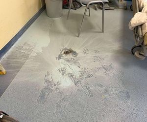 Nie było „dymka”, więc cisnął telefonem! Alarm w szpitalu, strażacy w akcji