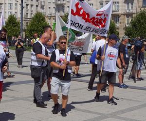 Protest pracowników PKP Cargo we Wrocławiu. Pracę ma stracić prawie 400 osób 