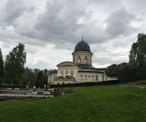 Najpiękniejszy basen w Polsce. Kąpiel pod kopułą jak z bajki na Dolnym Śląsku