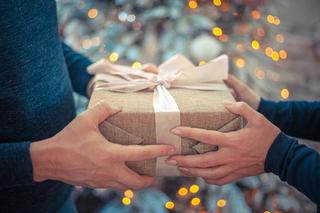 Pomysły na prezenty na Boże Narodzenie. Podaruj bliskim odrobinę luksusu 