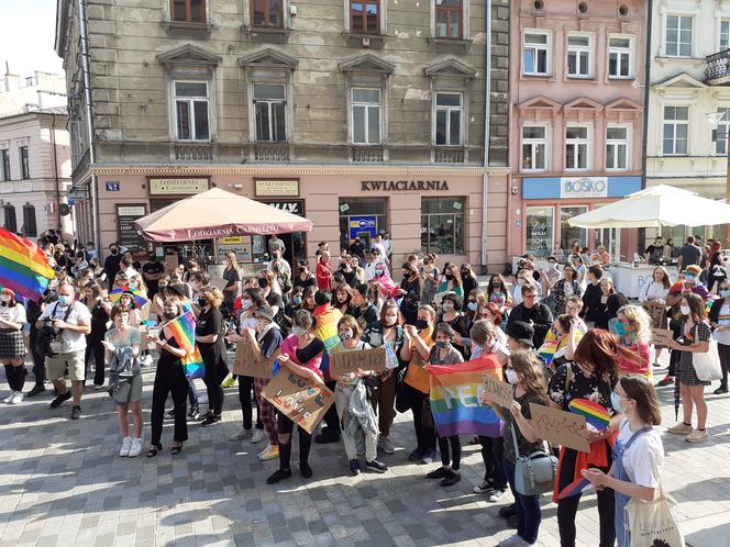 "Jesteśmy ludźmi, nie ideologią" - tak środowiska LGBT manifestowały wczoraj w Lublinie