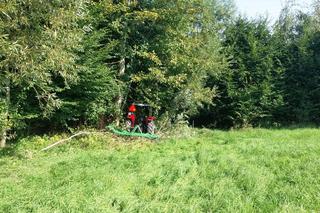 Brzezna. Rolniczy ciągnik przejechał 78-latka! Senior zabrany do szpitala przez śmigłowiec ratowniczy