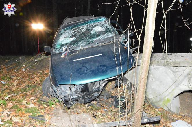 Pijani i bez prawa jazdy uderzyli Volkswagenem w betonowy przepust 