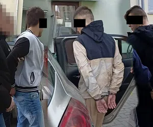 Bili i kopali po całym ciele leżącego na ziemi nastolatka. Wstrząsające nagranie z Białej Podlaskiej obiegło sieć