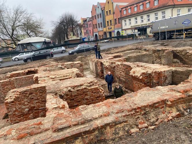 Koniec wstępnych prac archeologicznych nad odbudową braniewskiego ratusza