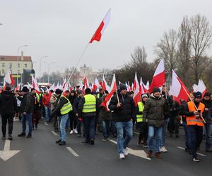 Protest rolników 20 marca w Lublinie. Przeszli ulicami miasta pod LUW