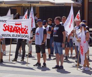 Protest pracowników PKP Cargo we Wrocławiu. Pracę ma stracić prawie 400 osób 