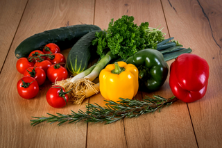 Rekordowe ceny warzyw i owoców. Wprowadzono limity na sprzedaż pomidorów i papryki!