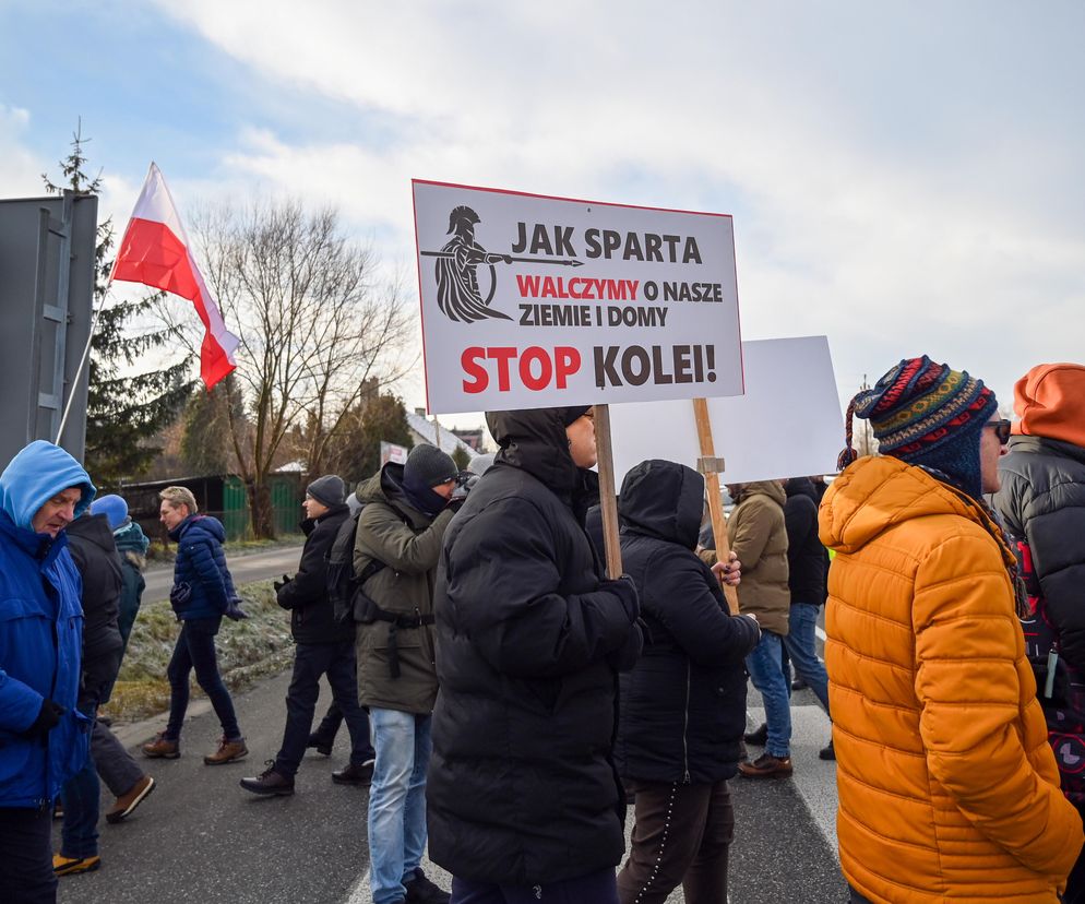 Blokada zakopianki w Gaju. Mieszkańcy protestują przeciwko budowie nowej trasy kolejowej