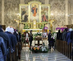 Ostatnie pożegnanie prof. Adama Strzembosza. Spocznie na Starych Powązkach w Warszawie