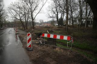 Elegancki chodnik przy luksusowym domu Andrzeja i Agaty Dudów 