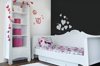 Romantyczny pokój nastolatki: łóżko