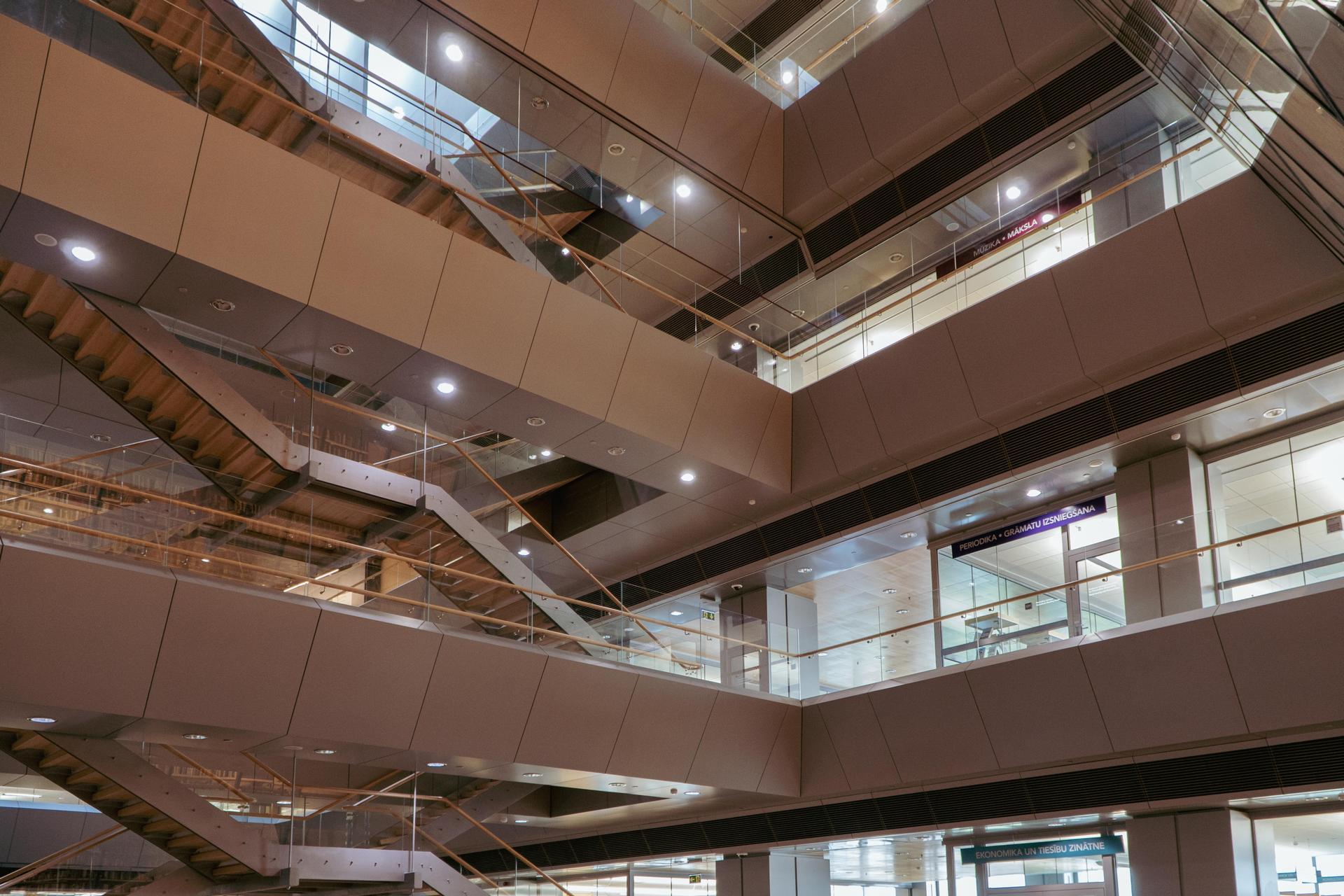 Biblioteka Narodowa Łotwy w Rydze - byliśmy w środku. Zobacz zdjęcia budynku w kształcie góry