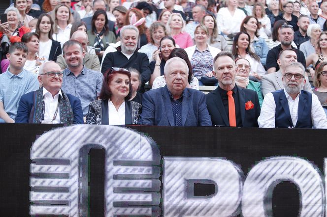 Doda, Piasek i Stankiewicz na czerwonym dywanie w Opolu. Tak wygląda koncert "Premier" i "SuperJedynek"