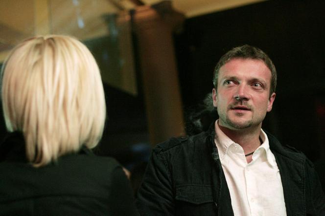 Pamiętacie Sebastiana Wątrobę z W11? Aktor wygląda dziś całkiem inaczej i chwali się nową rolą