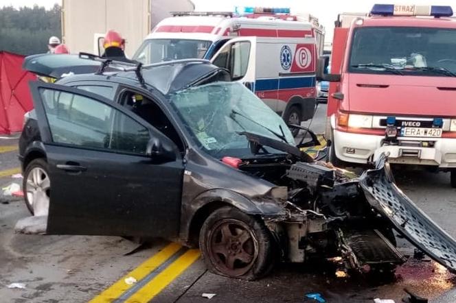 Okropna śmierć dwóch osób! Opel Astra został zmiażdżony przez TIR-a