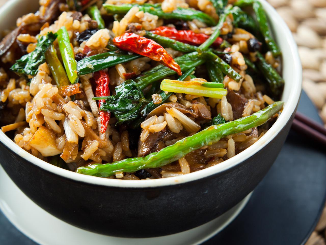 Zielona fasolka z dzikim ryżem, imbirem i malinami - zgodnie z filozofią pięciu przemian