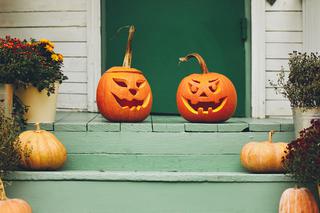 Jak zrobić lampion z dyni na Halloween krok po kroku?