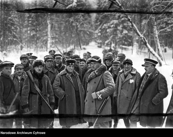 Uczestnicy polowania w Białowieży, 1938 rok