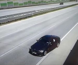 Wiceminister infrastruktury o szokującym zdarzeniu na A1 pod Piotrkowem Tryb. Kierowca BMW jechał pod prąd prosto na niego [ZDJĘCIA].