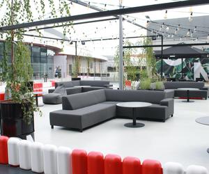 Nowy summer bar w centrum Wrocławia. Prawdziwa gratka dla fanów motoryzacji. Zobacz, jak tam jest [GALERIA]