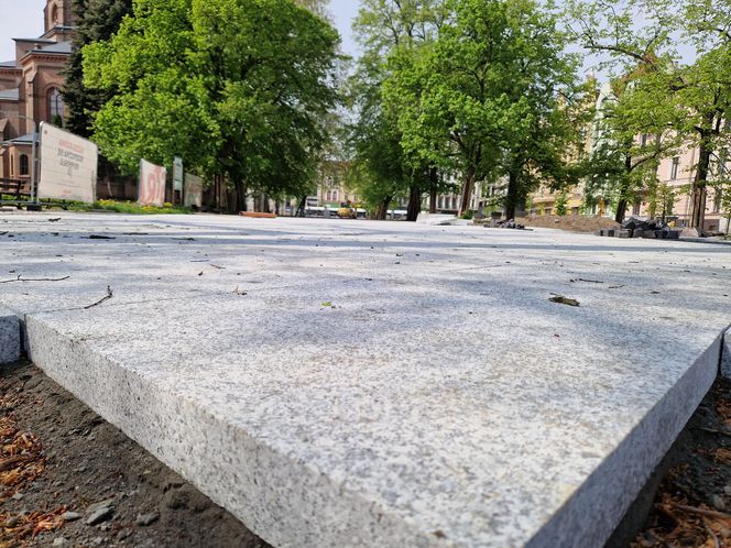 Tak teraz wygląda plac Wolności w Bydgoszczy. Powrót kwiaciarek ponownie opóźniony