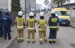 Pożar w salonie urody w Wawrze. Strażacy znaleźli podejrzaną paczkę, ewakuacja mieszkańców