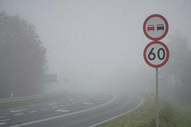 Mgły w regionie. Policja przypomina o zasadach bezpieczeństwa