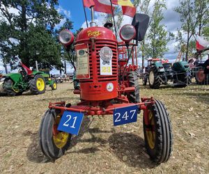 XXIII Międzynarodowy Festiwal Starych Ciągników i Maszyn Rolniczych im. Jerzego Samelczaka. Zdjęcia z parady i terenu festiwalu