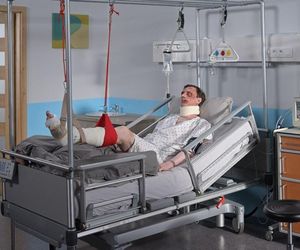 Pierwsza miłość - Fryderyk zostaje dotkliwie pobity! Czy za wszystkim stoi zazdrosny Bartek?