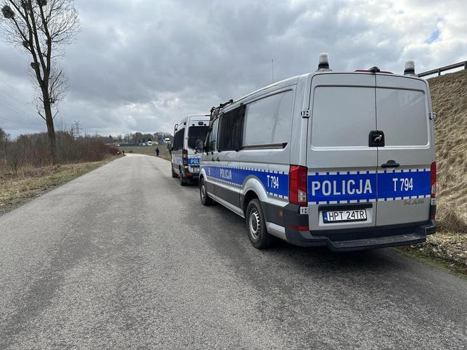 Zabójstwo małżeństwa w Ostródzie. Policyjne poszukiwanie przy poligonie