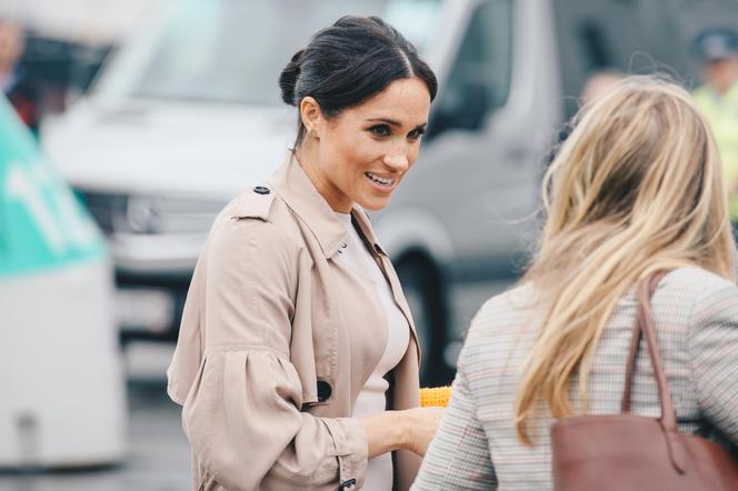 Meghan Markle zostawiła dzieci, by pilnować męża? Harry przyłapany z piękną modelką