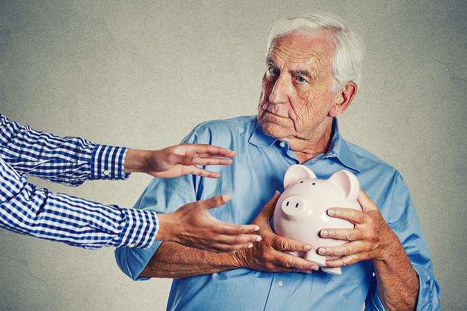 ZUS czy IKE? Ekspert ujawnia: Ten wybór nie ma wpływu na wysokość emerytury