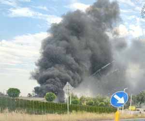 Potężny pożar w Żorach. Seria wybuchów butli gazowych i ewakuacja mieszkańców. Zatrzymano jedną osobę