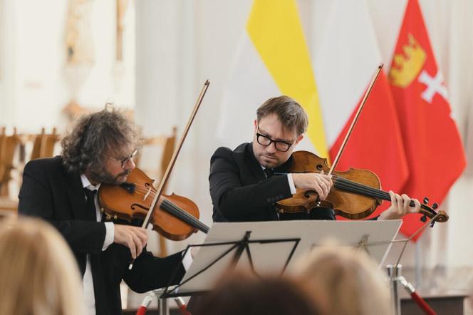 Koncert ku pamięci Pawła Adamowicza. Niezapomniany duet w Bazylice Mariackiej 