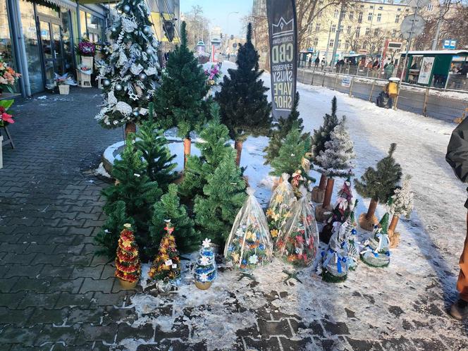 Magia świąt na łódzkich targowiskach. Zobacz, jakie ozdoby można tam kupić [ZDJĘCIA]