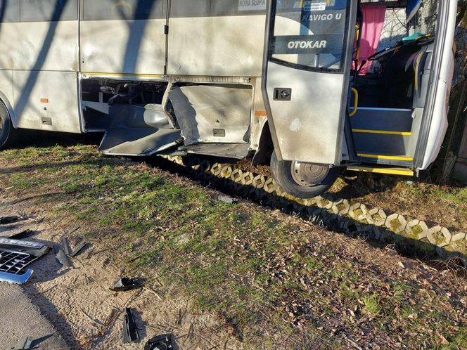 Zderzenie autobusu z autem osobowym w Rzepinku