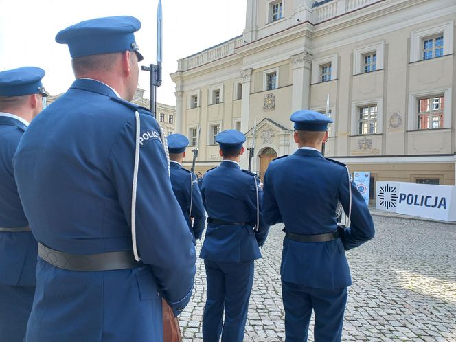 Trwają obchody Święta Policji w Lesznie. Świętują policjanci i policjantki
