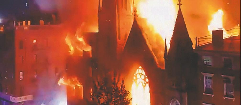 Piekło pochłonęło kościół