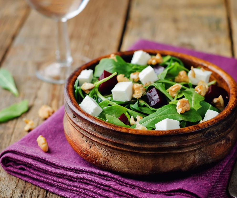 sałatka z burakami i kozim serem