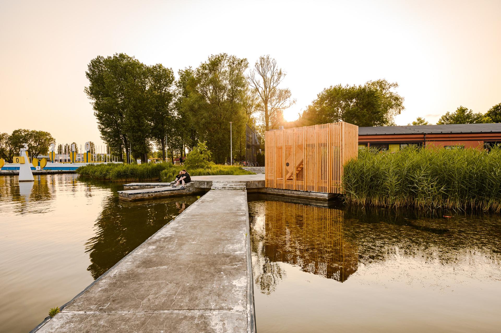 Warsztaty Mood for wood 2023 w Poznaniu – projekt „Ambona” grupy prowadzonej przez Zoltána Majora i Pétera Müllnera z węgierskiej pracowni Partizan Architecture