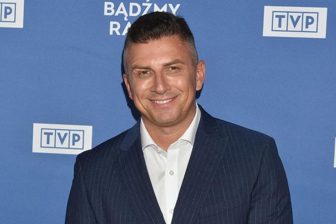 Naprawdę nie powinien tego robić? TVP o Mateuszu Borku: Dziennikarza obowiązuje kodeks etyki 