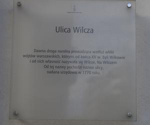 Na Wilczej nadal straszy? „Moja ciocia widywała Czarną Damę”. Historia kamienicy Uminstowskich