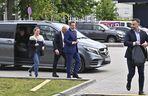 Wielkie wejście Trzaskowskiego do TVP. Zdjęcia uchwyciły każdy krok