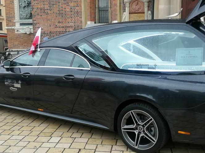 Ostatnie pożegnanie Wandy Półtawskiej. Kard. Dziwisz: "Księga jej życia została zamknięta"