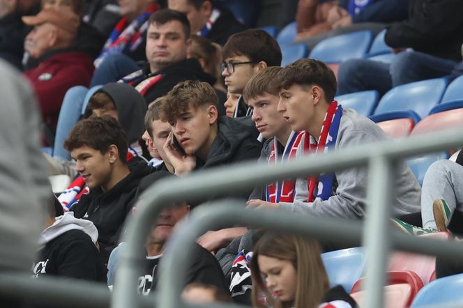 Górnik Zabrze zmierzył się z Zagłębiem Lubin. Kibice rozgrzewali piłkarzy z trybun